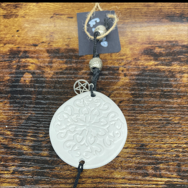 Hanging essential oil trinket