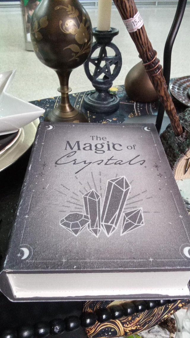 Book The Magic of Crystals