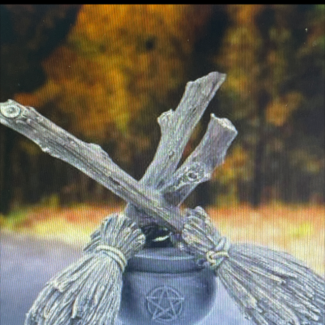 Broomstick crystal ball holder 17 cm