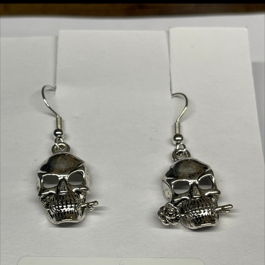 Little skull earrings